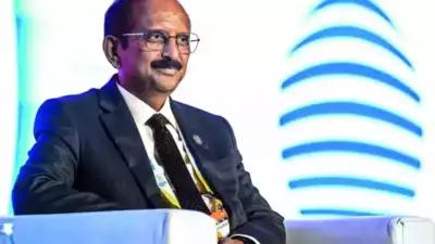 Economy slowdown seasonal, need private capex: SBI chief