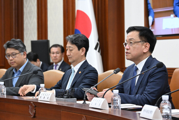 Deputy Prime Minister and Minister of Economy and Finance Choi Sang-mok at the Supply Chain Stabilization Committee meeting