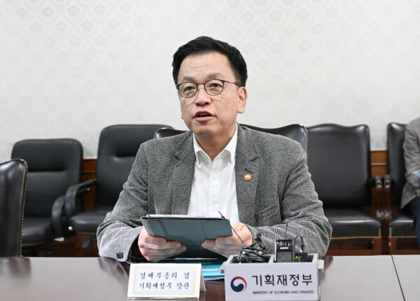 Deputy Prime Minister Choi Sang-mok addressing urgent economic issues