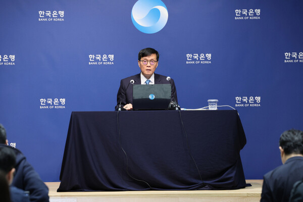 Bank of Korea Governor Rhee Chang-yong at a press conference