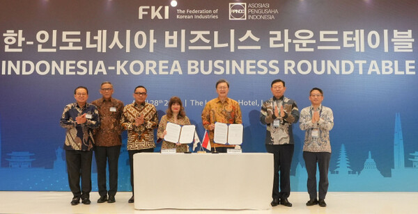 Korean and Indonesian business leaders at the signing ceremony