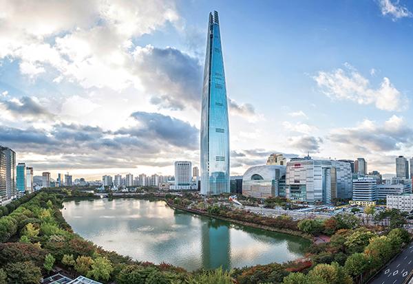 Lotte World Tower in Jamsil, southern Seoul (Photo courtesy of Lotte Group)