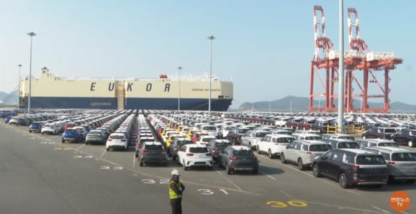 Export vehicles at Pyeongtaek Port in Gyeonggi Province (Captured from Yonhapnews TV)