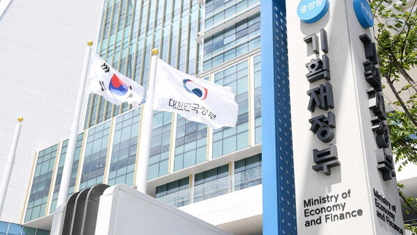 The Ministry of Economy and Finance building at the Sejong Government Complex. (BusinessKorea DB)
