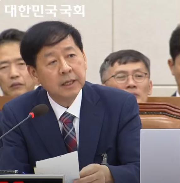 Gu Yoon-cheol, nominee for minister of economy and finance, answers lawmakers’ questions during a confirmation hearing at the National Assembly’s Strategy and Finance Committee in Yeouido, Seoul, on July 17. (Captured from Yonhapnews TV)