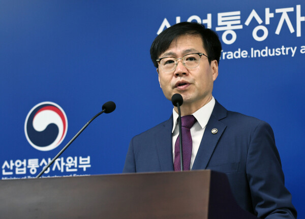 Yeo Han-koo, head of the Trade Negotiation Headquarters at the Ministry of Trade, Industry and Energy, briefs on U.S.-Korea trade consultations at the Government Complex in Sejong on July 14.