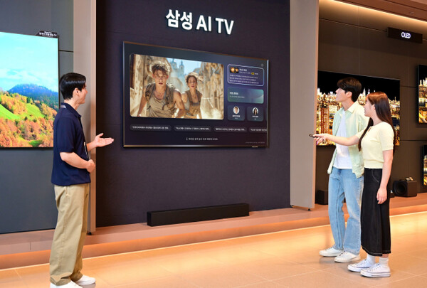 A Samsung Electronics model demonstrates the 'Click to Search' function at a Samsung Store.