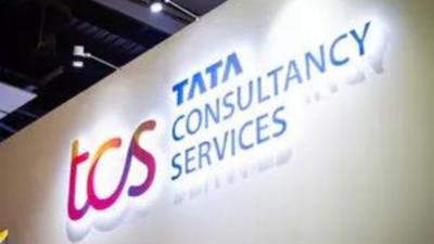 TCS stock slumps! IT firm's shares plunge 33% from lifetime high, down 25% in 2025; amidst layoffs news, will bearish trend continue?