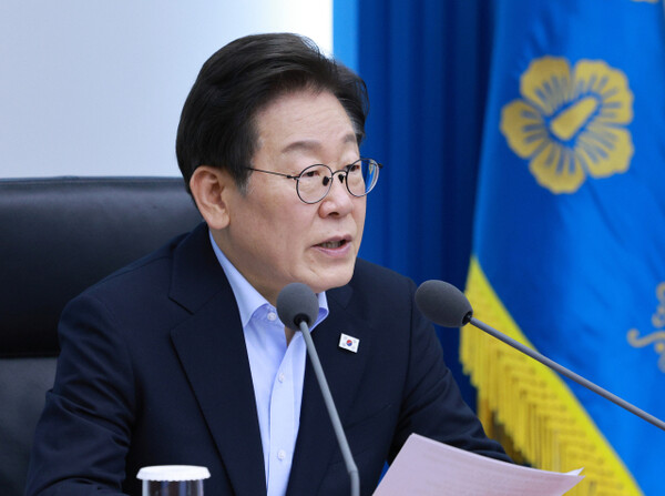 President Lee Jae-myung presides over the 6th meeting of senior secretaries and advisors held at the Presidential Office in Yongsan, Seoul, on July 31.